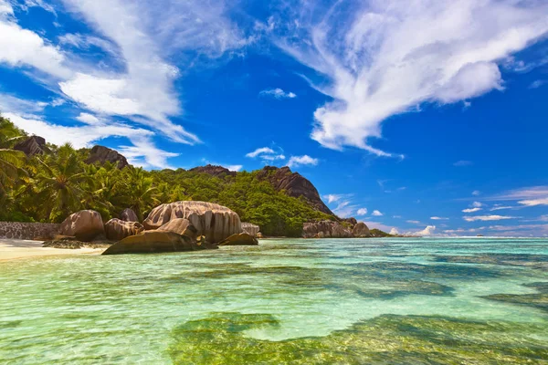 Praia famosa Fonte d 'Argent em Seychelles — Fotografia de Stock