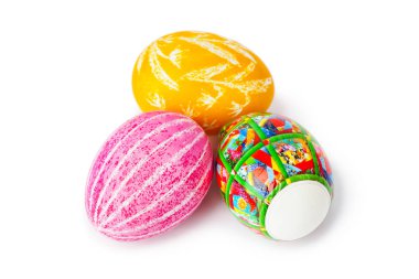 Beyaz arka planda izole edilmiş Paskalya yumurtaları