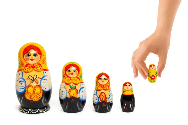 Ruka a ruský toy matrioska — Stock fotografie