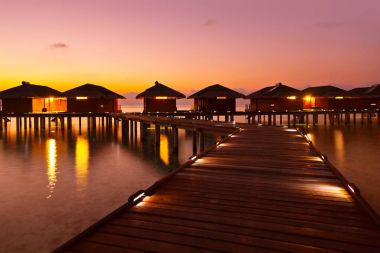 Su bungalovlar Maldivler Adası