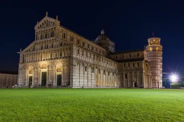 Bazilikası'nın ve Pisa İtalya leaning tower