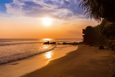 Tanah çok tapınak - Bali Endonezya çevre Beach