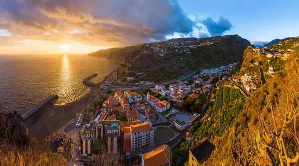 Cidade Ribeira Brava - Madeira Portugal — Fotografia de Stock