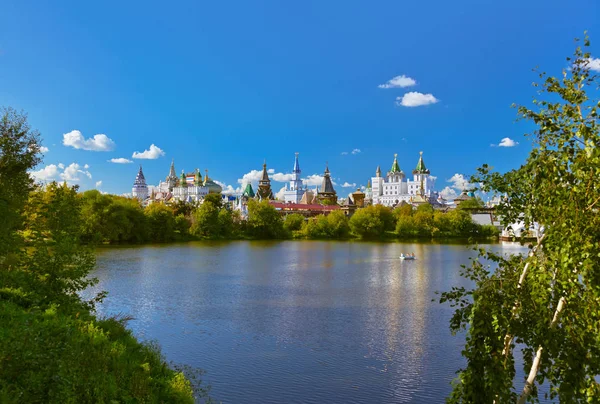 Izmailovo Kreml a jezero - Moskva ruskou — Stock fotografie