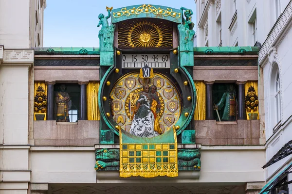 Reloj Ankeruhr en Hoher Markt - Viena Austria — Foto de Stock