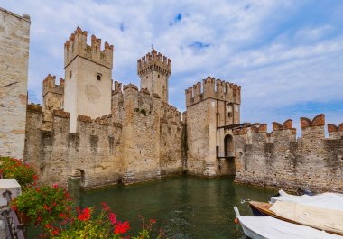 Sirmione İtalya Garda Gölü üzerinde kale