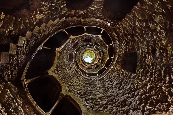 Iniziazione Bene nel Castello Quinta da Regaleira - Sintra Portogallo — Foto Stock