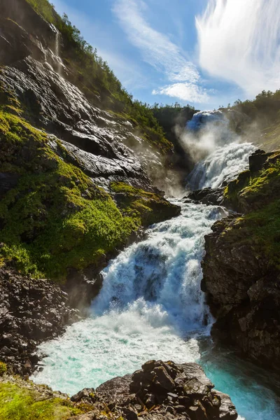 Riesenwasserfall kjosfossen in flam - Norwegen — Stockfoto