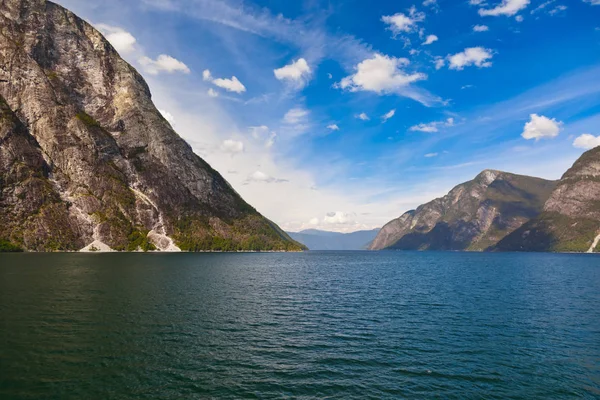 Fjord Neroyfjord in Norwegen - berühmte Unesco-Stätte — Stockfoto