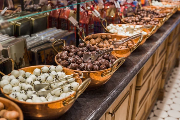 Dulces de chocolate en la tienda —  Fotos de Stock