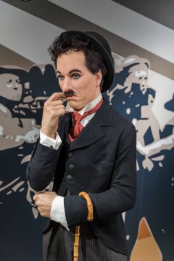 Amsterdam, Hollanda - 25 Nisan 2017: Charlie Chaplin balmumu sta
