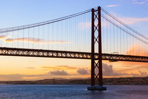 里斯本和四月桥-葡萄牙第 25 — 图库照片