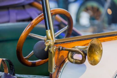 Eski model araba - teknolojik altyapı