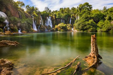 Bosna-Hersek 'te Kravice şelalesi