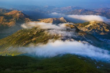 Lovcen Dağları Milli Parkı batımında - Karadağ