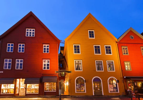 Berühmte bryggen street in bergen - norwegen — Stockfoto