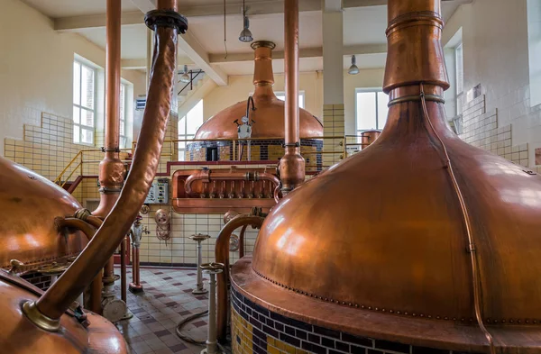 Hervidor de cobre vintage - cervecería en Bélgica — Foto de Stock