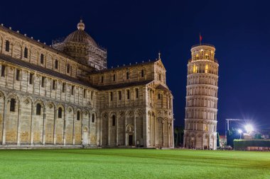 Bazilikası'nın ve Pisa İtalya leaning tower