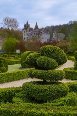 Park 'taki Bush heykeli - Durbuy Belçika