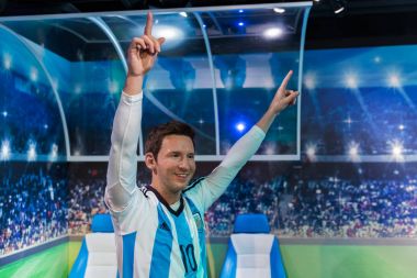 Amsterdam, Hollanda - 25 Nisan 2017: Lionel Messi balmumu heykel