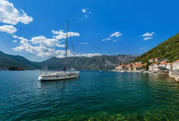 Perast χωριό στον κόλπο του Kotor ακτή Boka - Μαυροβούνιο — Φωτογραφία Αρχείου