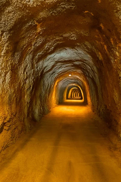 Tunnel im Kurort rafailovici - Montenegro — Stockfoto