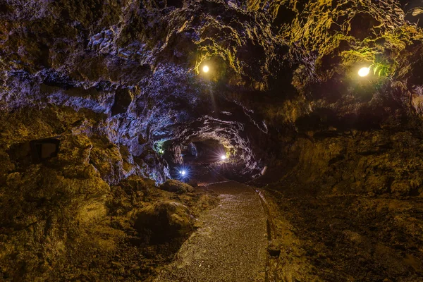 Vulkanische höhlen in sao vicente - madeira portugal — Stockfoto