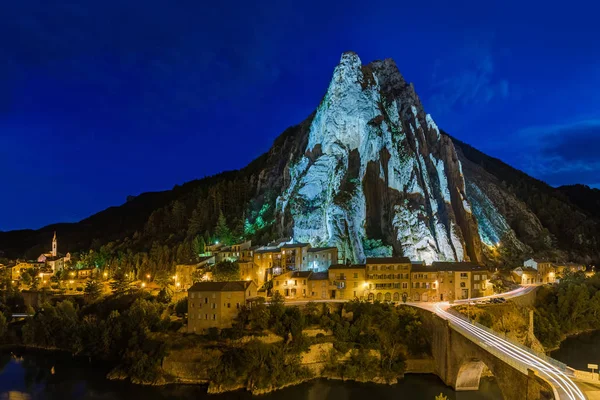 Miasto Sisteron w Prowansji Francja — Zdjęcie stockowe