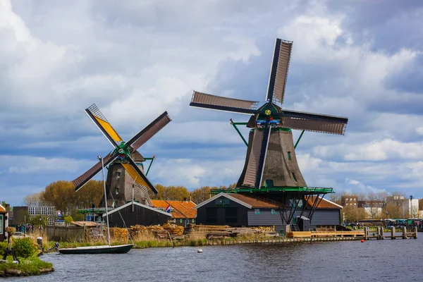 Mulini a vento a Zaanse Schans - Paesi Bassi — Foto Stock