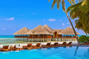 Havuzu ve Maldivler Beach Cafe