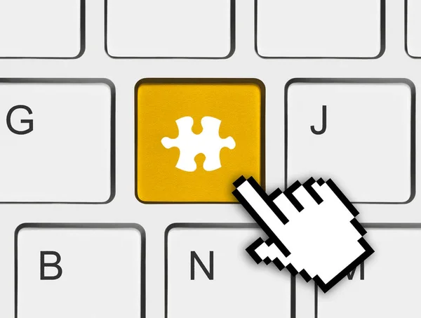 Počítačová klávesnice s klíčem puzzle — Stock fotografie
