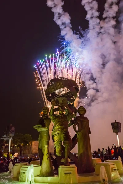 Singapur – 30. dubna: Fireworks v parku Universal Studio na odeslané — Stock fotografie