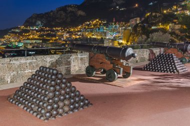 Cityscape Monaco ve savaş topu