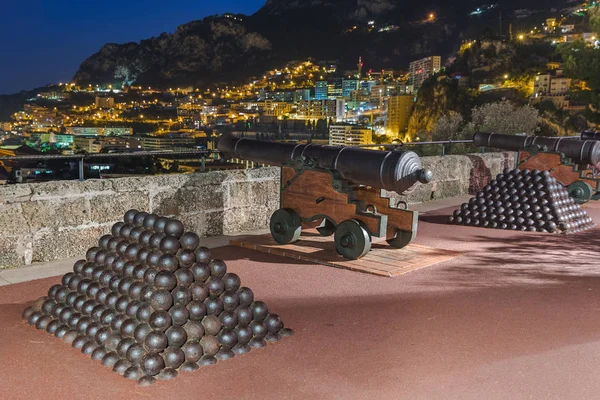 Cityscape Monaco ve savaş topu