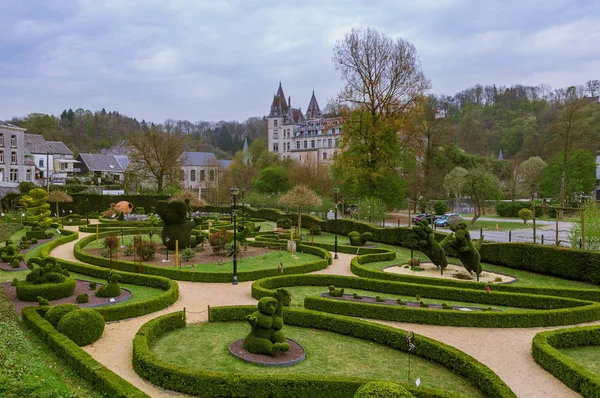 Park 'taki Bush heykeli - Durbuy Belçika — Stok fotoğraf