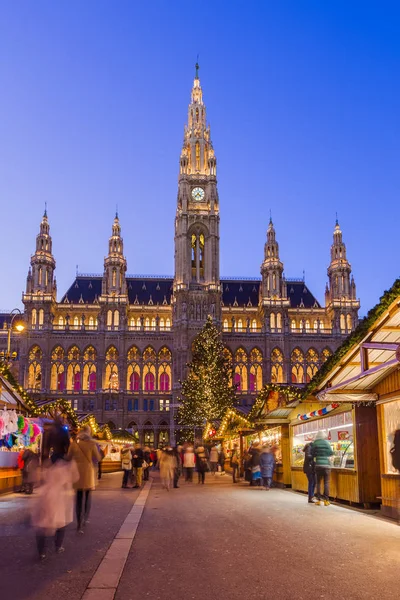 Marché de Noël près de la mairie de Vienne Autriche — Photo