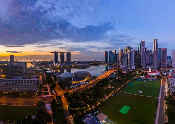 Σιγκαπούρη - 16 Απριλίου: Στον ορίζοντα της πόλης Σιγκαπούρη και η Marina Bay στην Α — Φωτογραφία Αρχείου