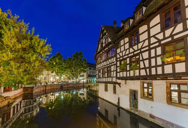 Strazburg - Alsace Fransa geleneksel renkli evleri