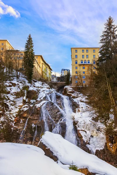 Καταρράκτη σε βουνά σκι θέρετρο bad gastein Αυστρία — Φωτογραφία Αρχείου