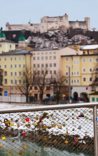 Liefde sloten in salzburg Oostenrijk — Stockfoto