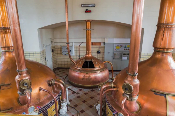 Vintage bakır çaydanlık - Belçika bira fabrikası — Stok fotoğraf