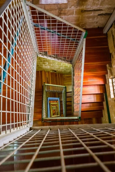 Escalera de caracol en torre - Orvieto Italia —  Fotos de Stock