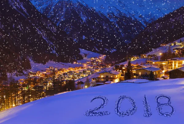 2018 auf Schnee in den Bergen - solden austria — Stockfoto
