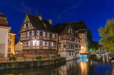 Strazburg - Alsace Fransa geleneksel renkli evleri