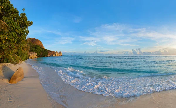 Praia tropical Fonte D 'Argent em Seychelles — Fotografia de Stock