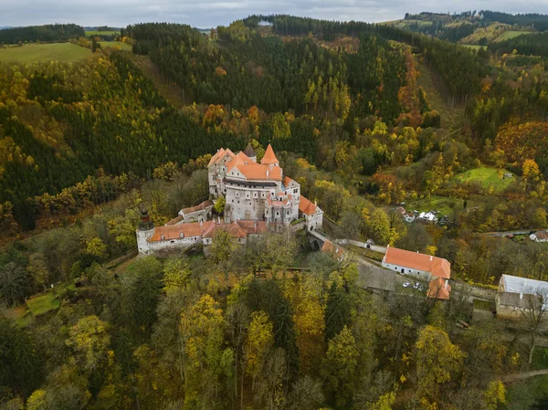 Castillo de Pernstejn en República Checa - vista aérea — Foto de Stock