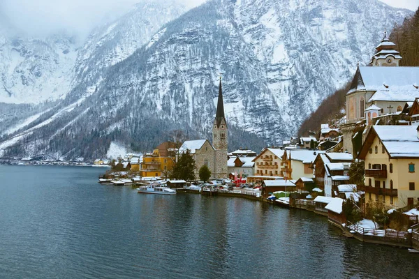 Village Hallstatt en el lago - Salzburgo Austria —  Fotos de Stock