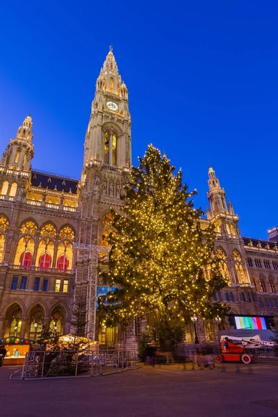 Vánoční trhy u radnice ve Vídni v Rakousku — Stock fotografie
