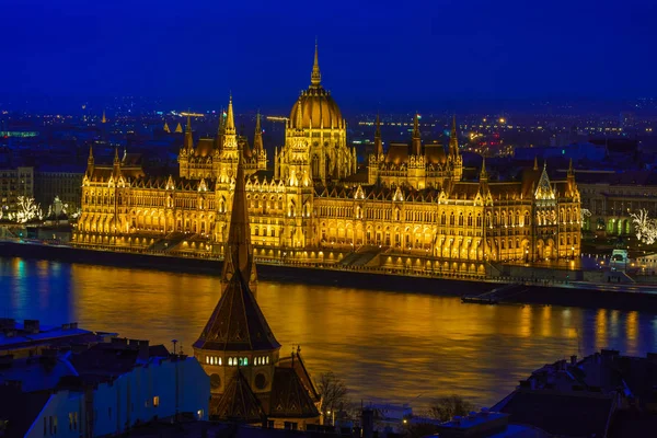 Parlament in Budapest — Stockfoto