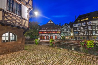 Strazburg - Alsace Fransa geleneksel renkli evleri